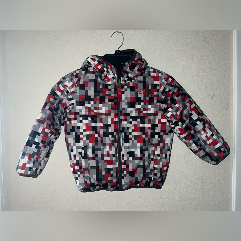 Boys North Face reversible puffer jacket. Size 5T